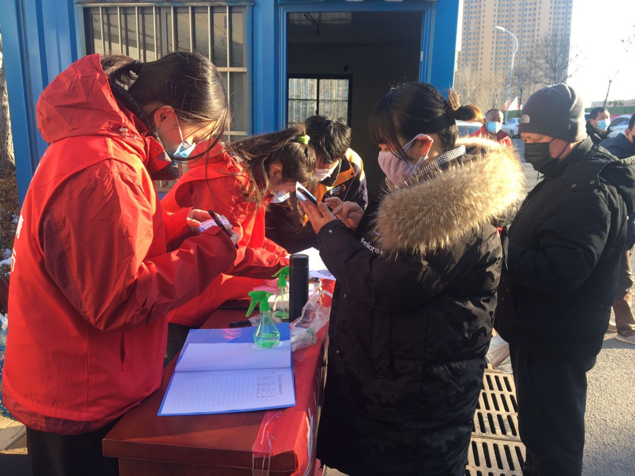 疫情期间的大学生志愿者