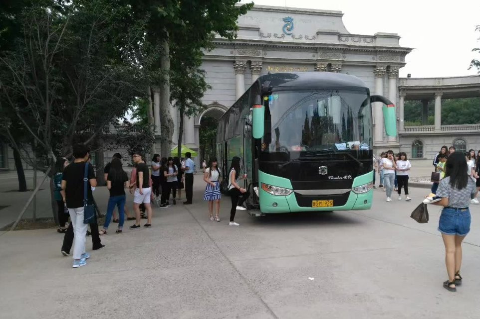 企业专车迎接新成员